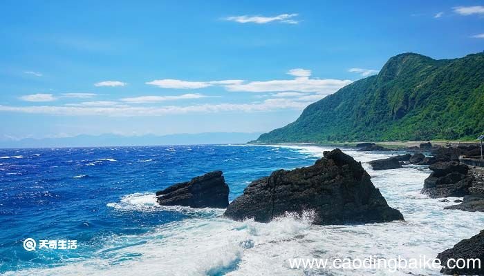 滚滚长江东逝水浪花淘尽英雄全诗 滚滚长江东逝水浪花淘尽英雄的全诗