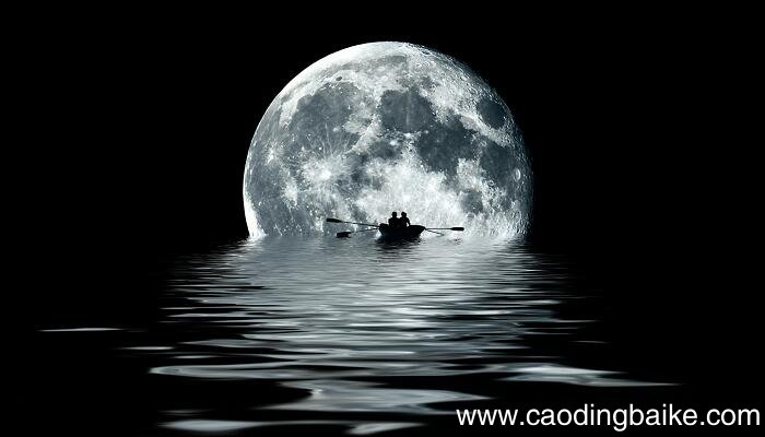 春江花月夜的语言特点 春江花月夜这首诗在语言上有啥特色