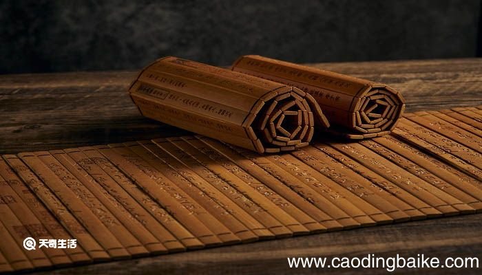 凿壁偷光的故事和含义 凿壁偷光的故事和含义简短