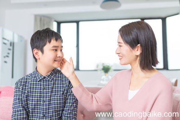 如何正确鼓励和表扬孩子 怎样表扬和鼓励孩子