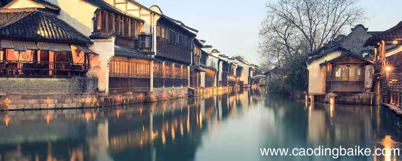 画远看山有色近听水无声春去花还在人来鸟不惊作者是谁 画远看山的色静听水无声春去花还在人来鸟不惊