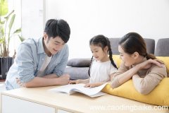 少年不努力老大徒伤悲的上两句是不是 少年不努力老大徒伤悲的