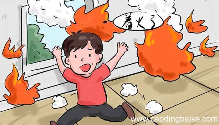 当遇到火灾时应迅速向什么方向逃离 当遇到火灾时应迅速朝什么方向逃离