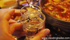 杯盏觥筹什么意思 杯盏觥筹的意思