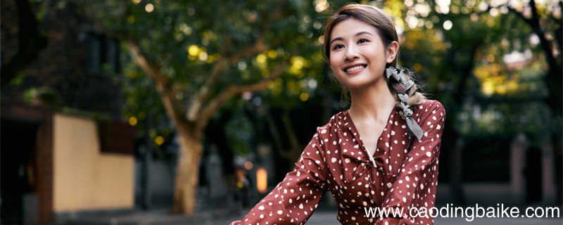 春秋长裙怎么搭配外套 春秋的长裙怎么搭配外套才好看