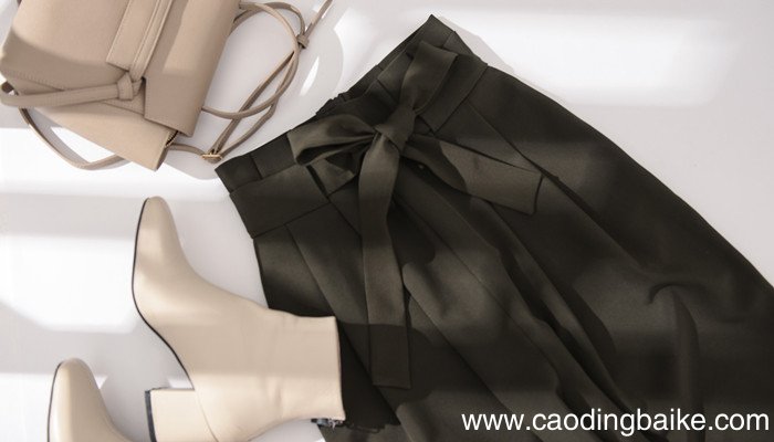 长靴子怎么搭配衣服 冬天穿长靴子怎么搭配衣服