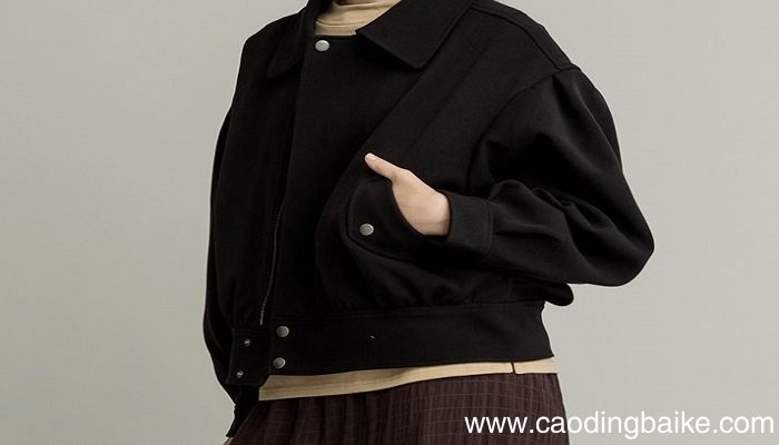 黑色夹克配什么裤子 黑色夹克搭配什么裤子