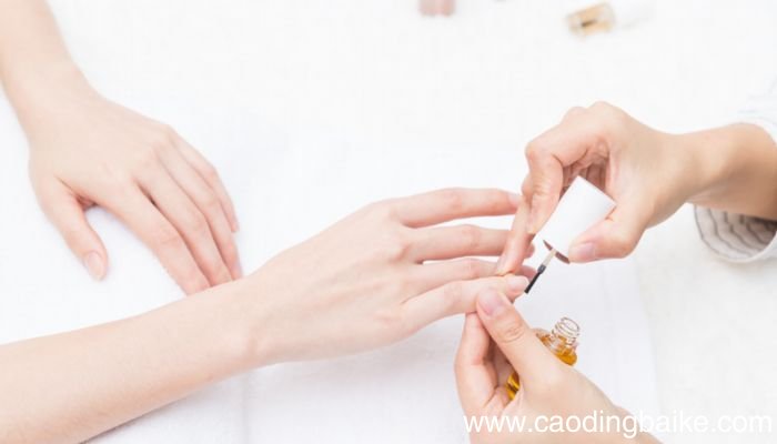 做的美甲自己怎么去掉自己卸除美甲的方法