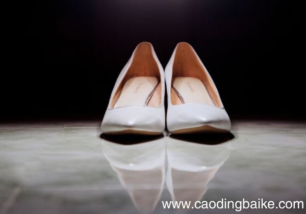 卡其色裤子配什么鞋子 卡其色裤子如何搭鞋子