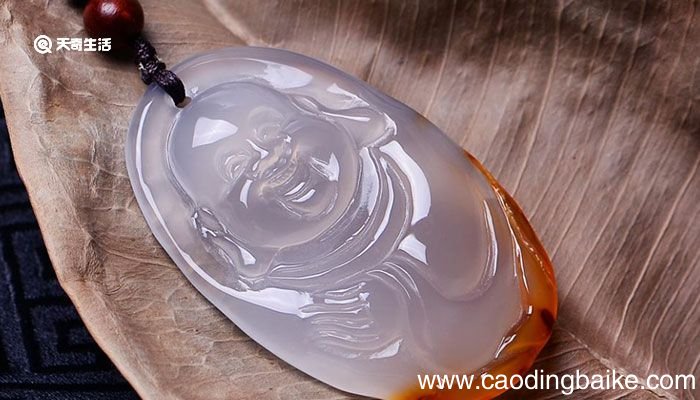 翡翠和玉髓的区别在哪里 翡翠和玉髓的区别