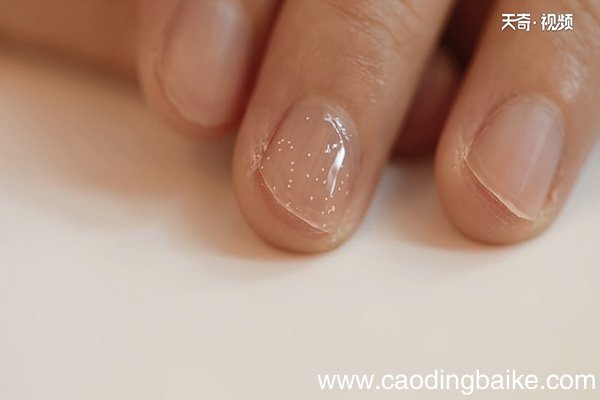指甲油怎么涂