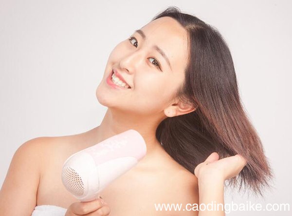 怎么洗头发才能变顺滑 如何洗头头发才顺滑