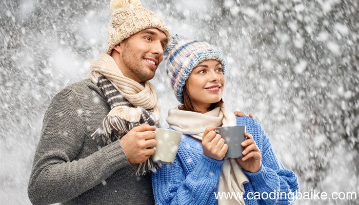 连帽毛衣怎么搭配 连帽毛衣的搭配方法