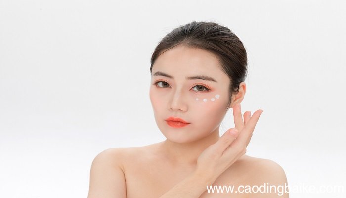 欧莱雅复颜抗皱眼霜适合什么年龄的人 欧莱雅眼霜适合什么年龄