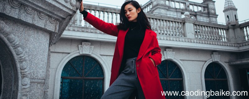 红色针织外套里面搭配什么 红色针织外套一般里面搭配什么