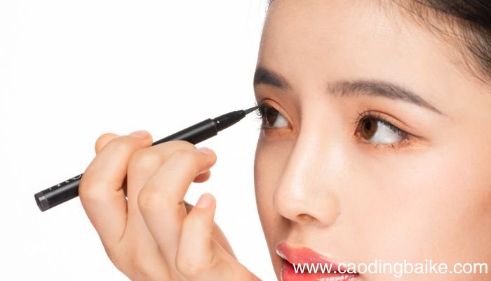 如何化妆使眼睛变大 让眼睛变大的化妆技巧