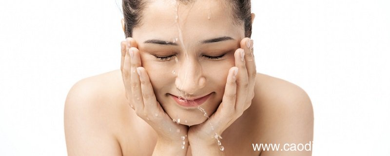 油皮如何控制出油问题 油皮用什么水乳