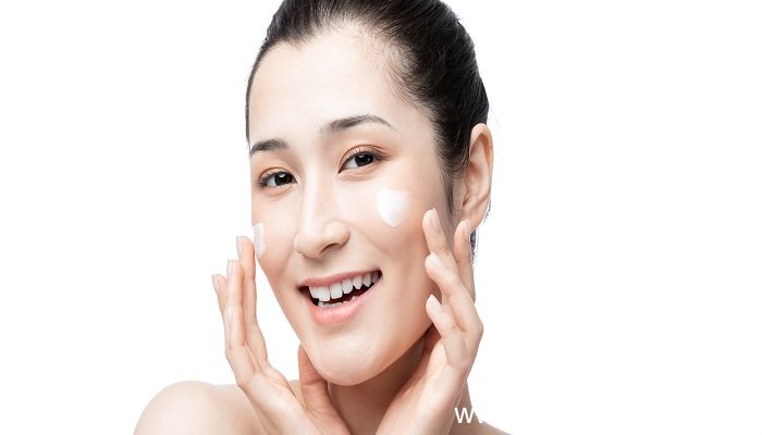 油皮如何控制出油问题 油皮用什么水乳