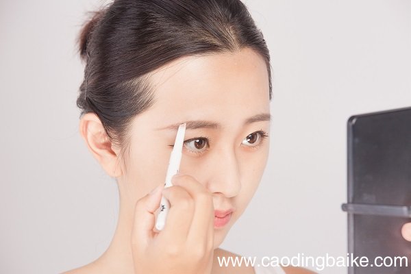 卡其色彩眉笔的用法 卡奇色彩眉笔怎么样