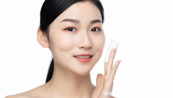 脸过敏还能用护肤品么脸过敏可以继续用护肤品吗