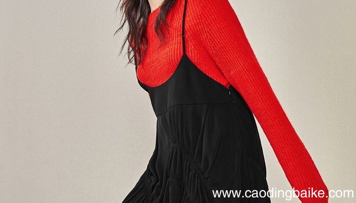 紧身款式的打底衫如何搭配 紧身打底衫该如何搭配