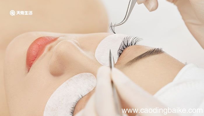 接假睫毛对眼睛有危害吗 接假睫毛对眼睛有没有危害