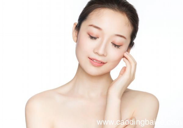 敷生理盐水可以去粉刺吗 长粉刺可以敷生理盐水吗