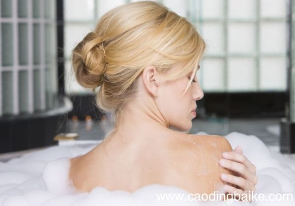 如何去除前胸的痘痘 前胸长痘的去除方法