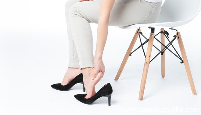 怎么让新鞋子不磨脚后跟 新鞋如何不磨脚