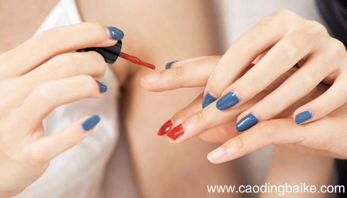 指甲油怎么洗掉 指甲油该怎么洗掉