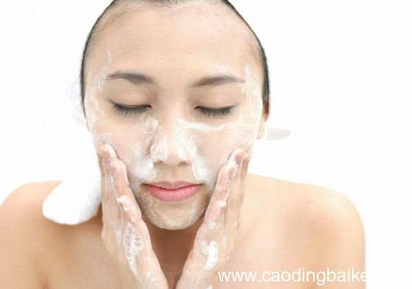 洗面奶用法小技巧 如何用洗面奶