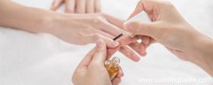 甲油胶没有烤灯怎样干 甲油胶不用烤灯怎么干