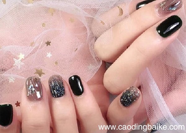 纽约风暴碎钻美甲怎么涂 纽约风暴碎钻美甲教程