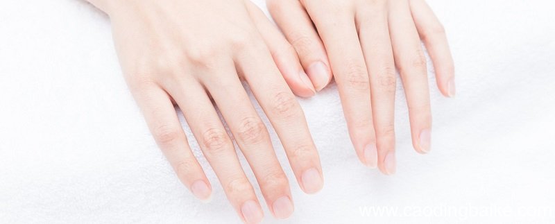纽约风暴碎钻美甲怎么涂 纽约风暴碎钻美甲教程