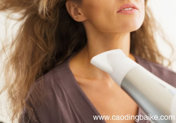 怎样吹头发才不伤发质 不伤发质的吹发技巧