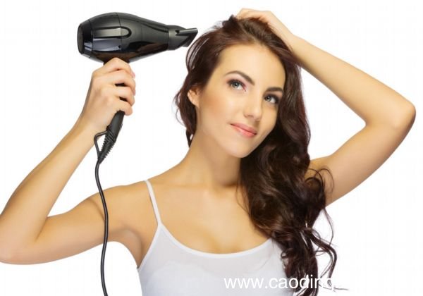 怎样吹头发才不伤发质 不伤发质的吹发技巧