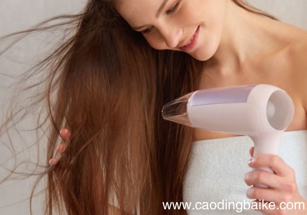 怎样吹头发才不伤发质 不伤发质的吹发技巧