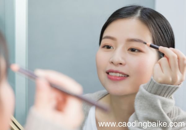 咖啡色的眼线该怎么画 怎么画眼线