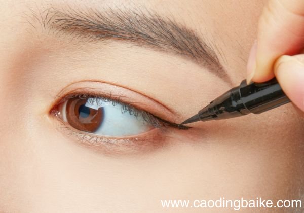 咖啡色的眼线该怎么画 怎么画眼线