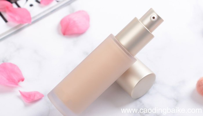 粉底液和散粉的使用顺序粉底液和散粉哪个先用