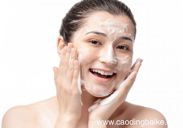 油性敏感肌肤用什么护肤品 油性敏感肌肤如何选择护肤品