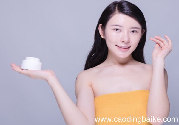 素颜霜和素颜乳有什么不同 素颜霜和素颜乳有什么用