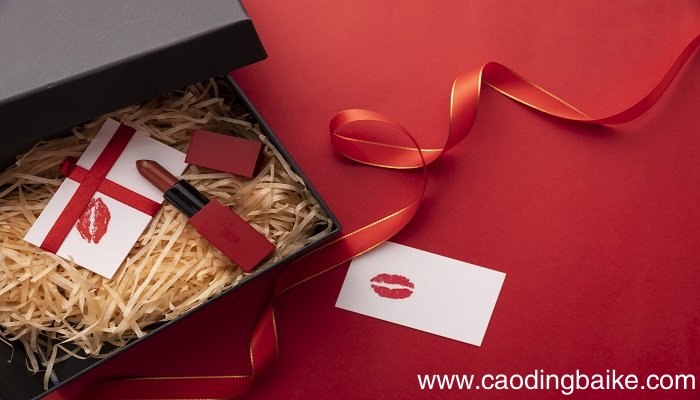 口红打开多久不能用 口红的保质期