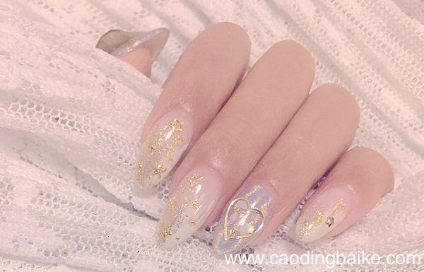 美甲镭射粉可以哪种颜色打底