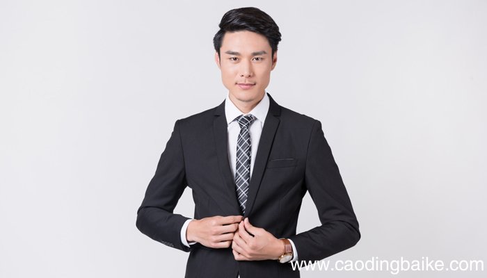 黑色西装配什么颜色领带 黑色西装与什么颜色领带搭配