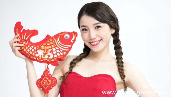 如何扎头发 自己绑头发的简单方法