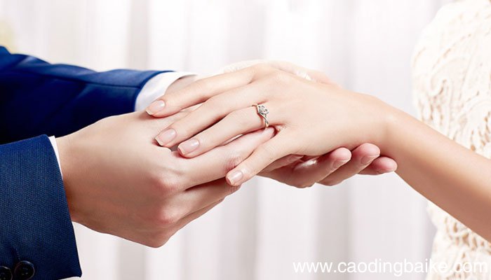 女人戴素圈戒指的意义 女人戴素圈戒指有什么意义