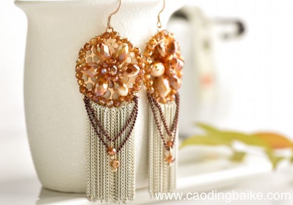 耳环如何搭配衣服 耳环搭配衣服技巧