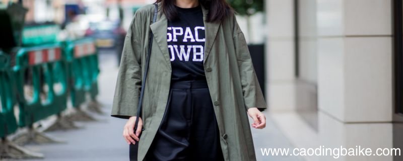 卫衣适合搭配什么下装卫衣适合搭配哪种下装