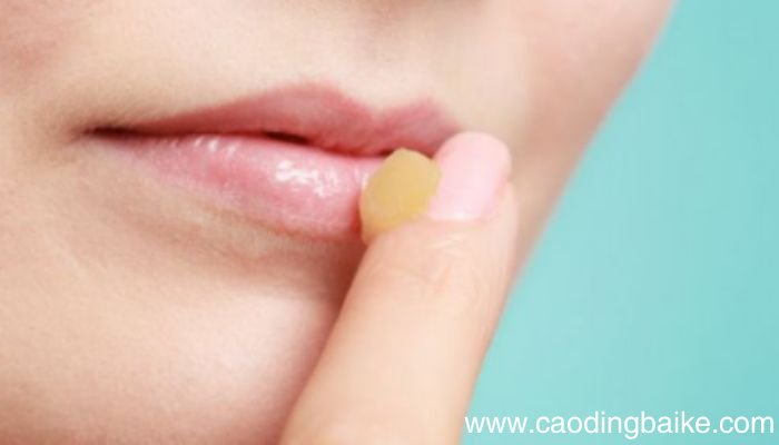 凡士林涂脸上有什么用凡士林涂脸上起到的作用有哪些